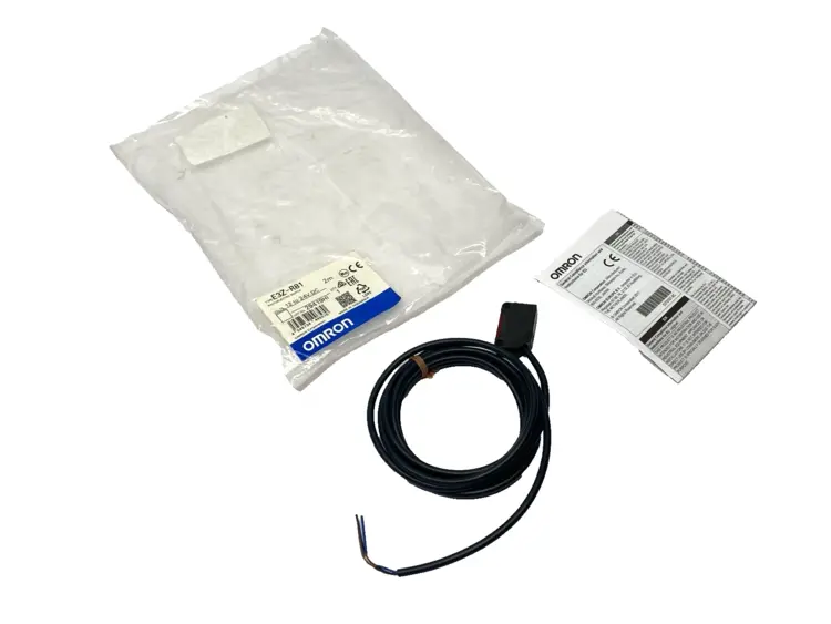 Used OMRON E3Z-R81 Photoelectric Sensors | Maverick Industrial Sales #1112320