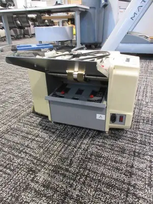 BL INFINITY SOLUTIONS PRESSURE FOLDER AND SEALER