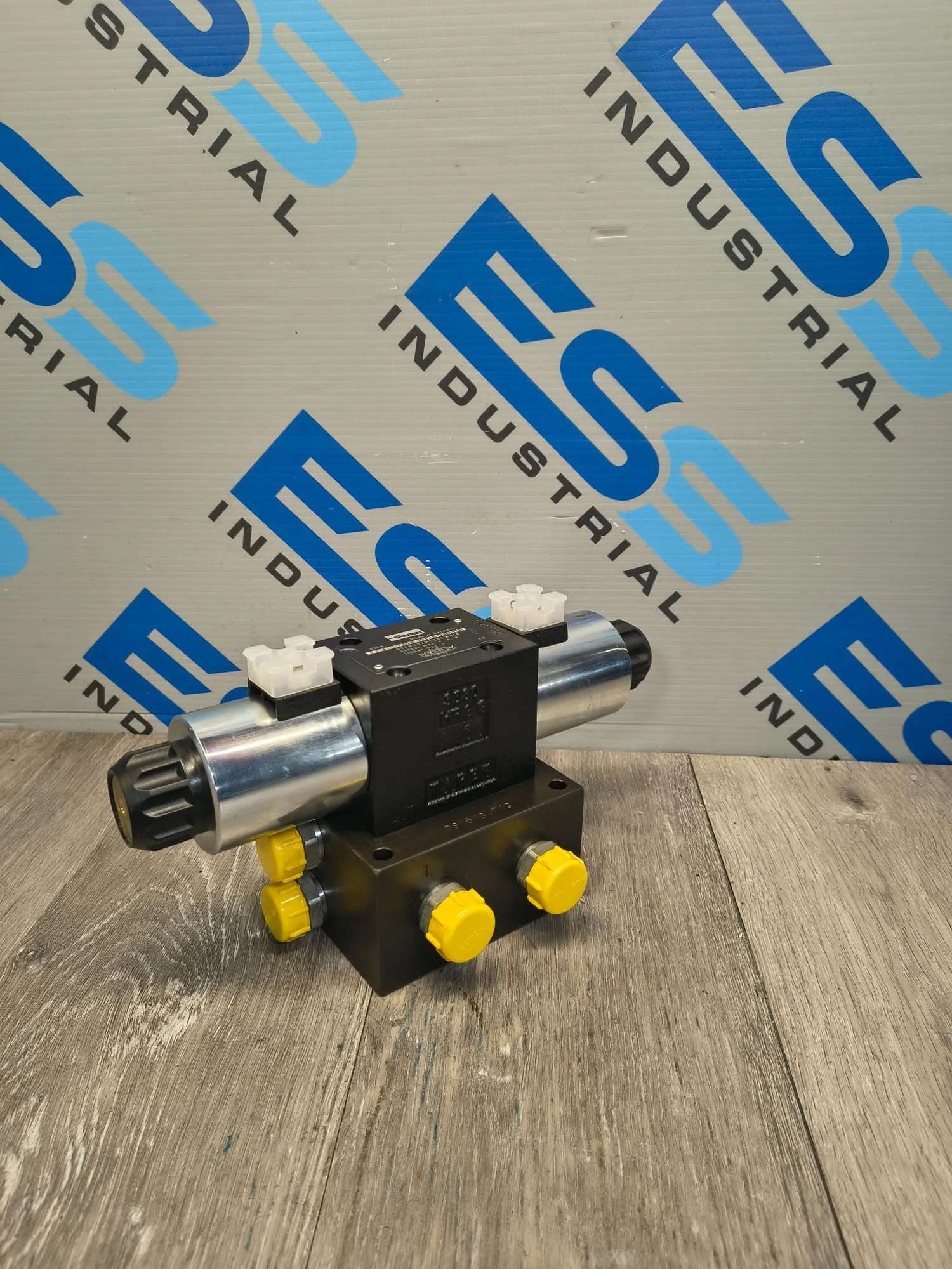 Used PARKER D3FBA32MC0NKW018 Solenoid Valves South Carolina US | ESS Industrial Equipment Sales #1267177