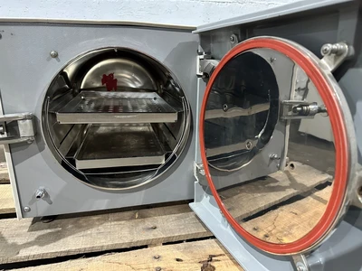 TUTTNAUER 3545E LAB AUTOCLAVE