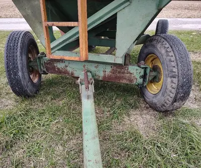 Used 1978 JOHN DEERE 350-22 Gravity Wagons Louisiana US | Proxy Equipment #1385302