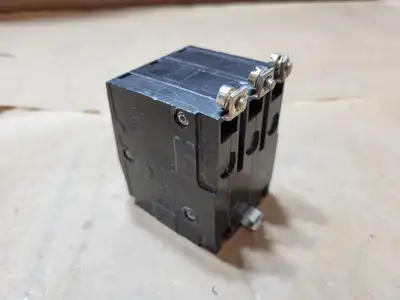 Used SQUARE D QOB320 Switchgears British Columbia CA | Lenmark #1438493