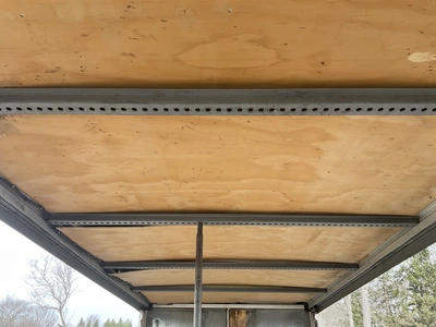 USED SUPREME CURTAINSIDE TRUCK BODY 24’