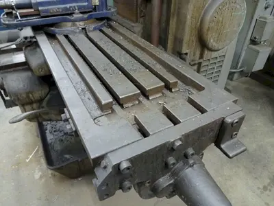 #3 KEARNEY & TRECKER MILWAUKEE MODEL #3 VERTICAL MILLING MACHINE 64" x 13" x 10 HP: YOBRO #24458