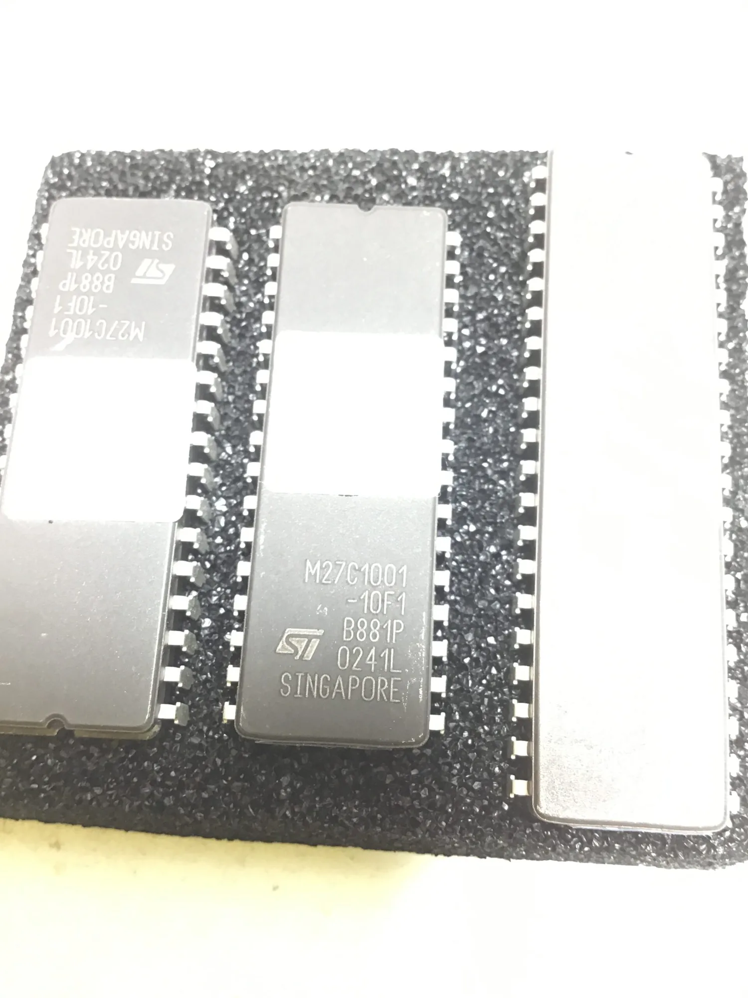 ST M27C1001-10F1 UV EPROMs Auto Memory Chip