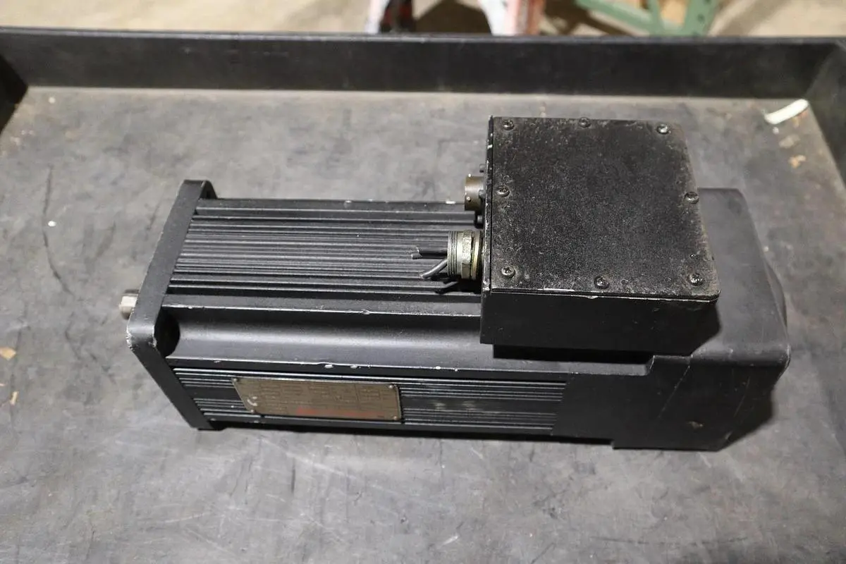 Kollmorgen B-604-A-51-B3  Brushless Goldline Servo Motor STOCK S696
