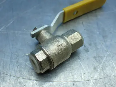 Unknown Five 1/4" Ball Valves. - 1/4-600