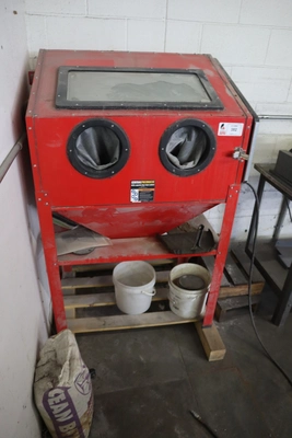 Used CENTRAL PNEUMATIC BLAST CABINET Blast Cleaning Minnesota US | Machinesused.com #1377491