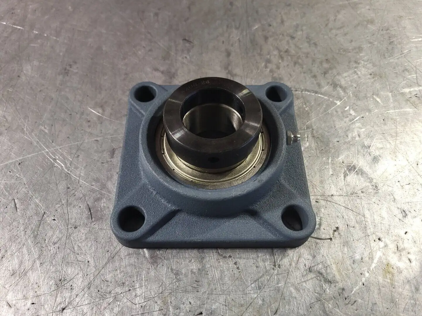 NEW NATIONAL BEARING UCF208-24