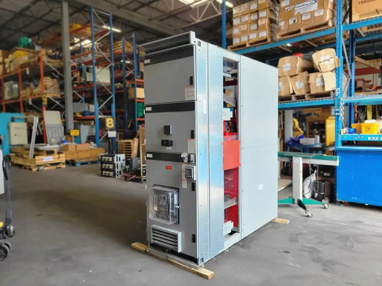 Used SQUARE D POWER-ZONE 4 Switchgears British Columbia CA | Lenmark #239353
