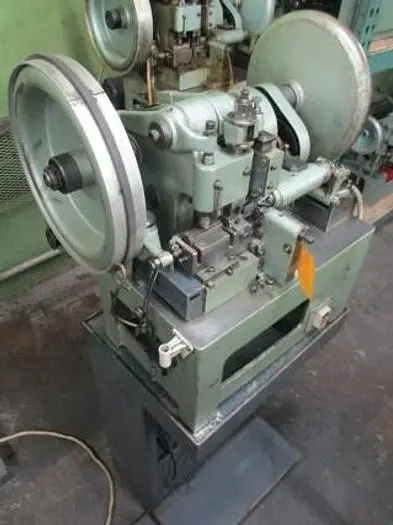 8509-100 OMBI Model FTR10 Boston Link Chain Making Machine