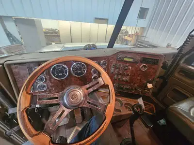 INTERNATIONAL 7600 tractor with loader | Iron Listing (7)