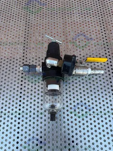 Used PARKER 06E21A13AA PNEUMATIC FILTER REGULATOR W/ GAUGE 0-160PSI, VALVE Regulators California US | Equipment Lab #485795