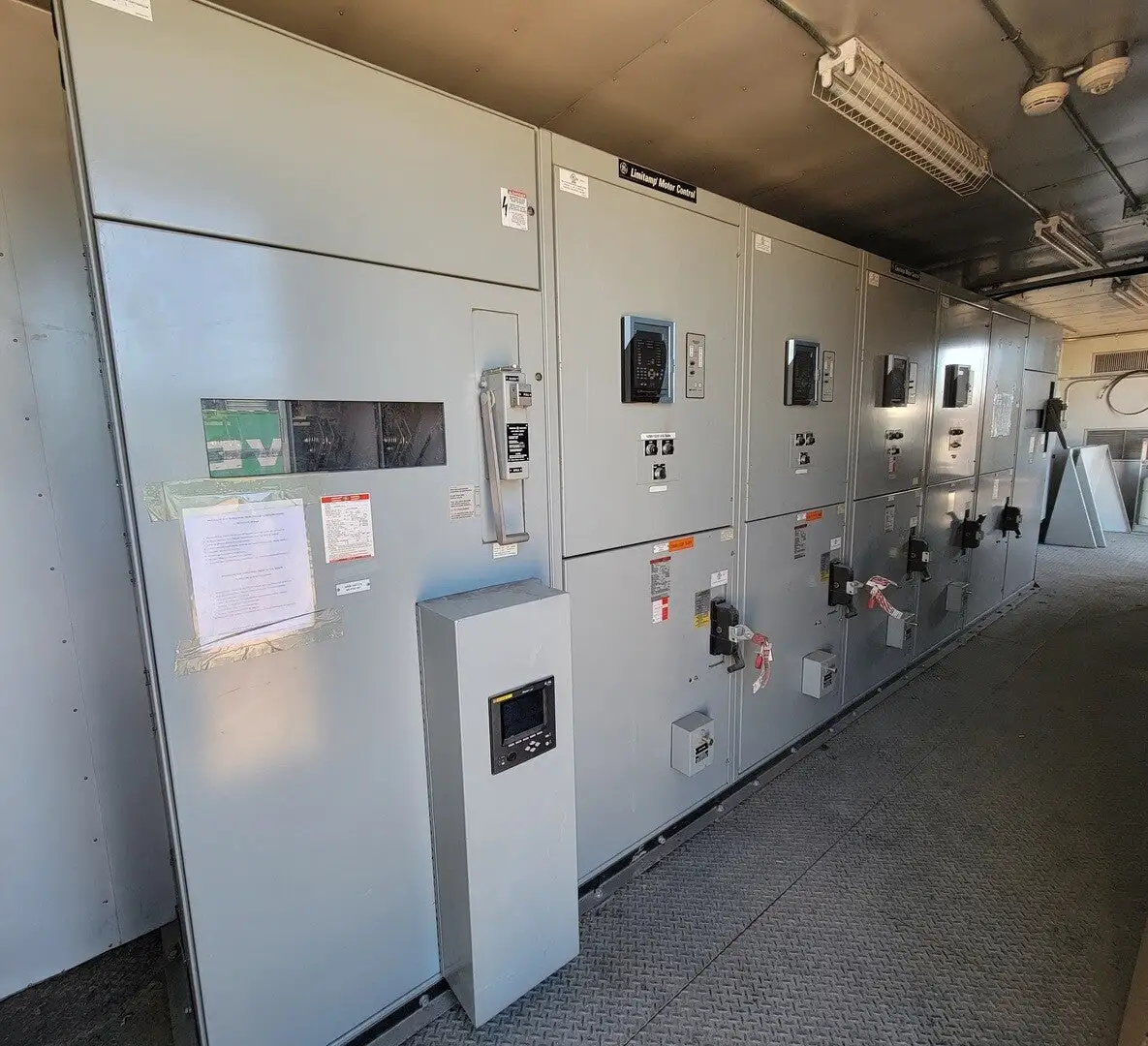 5kV Motor Control Center (MCC) Unit w/ (4) Breakers & (2) Load-Break Switches
