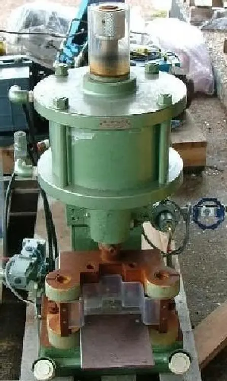 Used _UNKNOWN_ 15 SERIES MAGNEHELIC GAUGE RANGE 0-4" OF WATER Pneumatic Presses Texas US | Bamko Surplus Process Equipment #933724