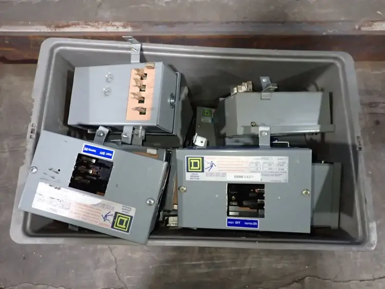Used SQUARE D PINQO Bus Bars & Plugs | HGR 24 #733985