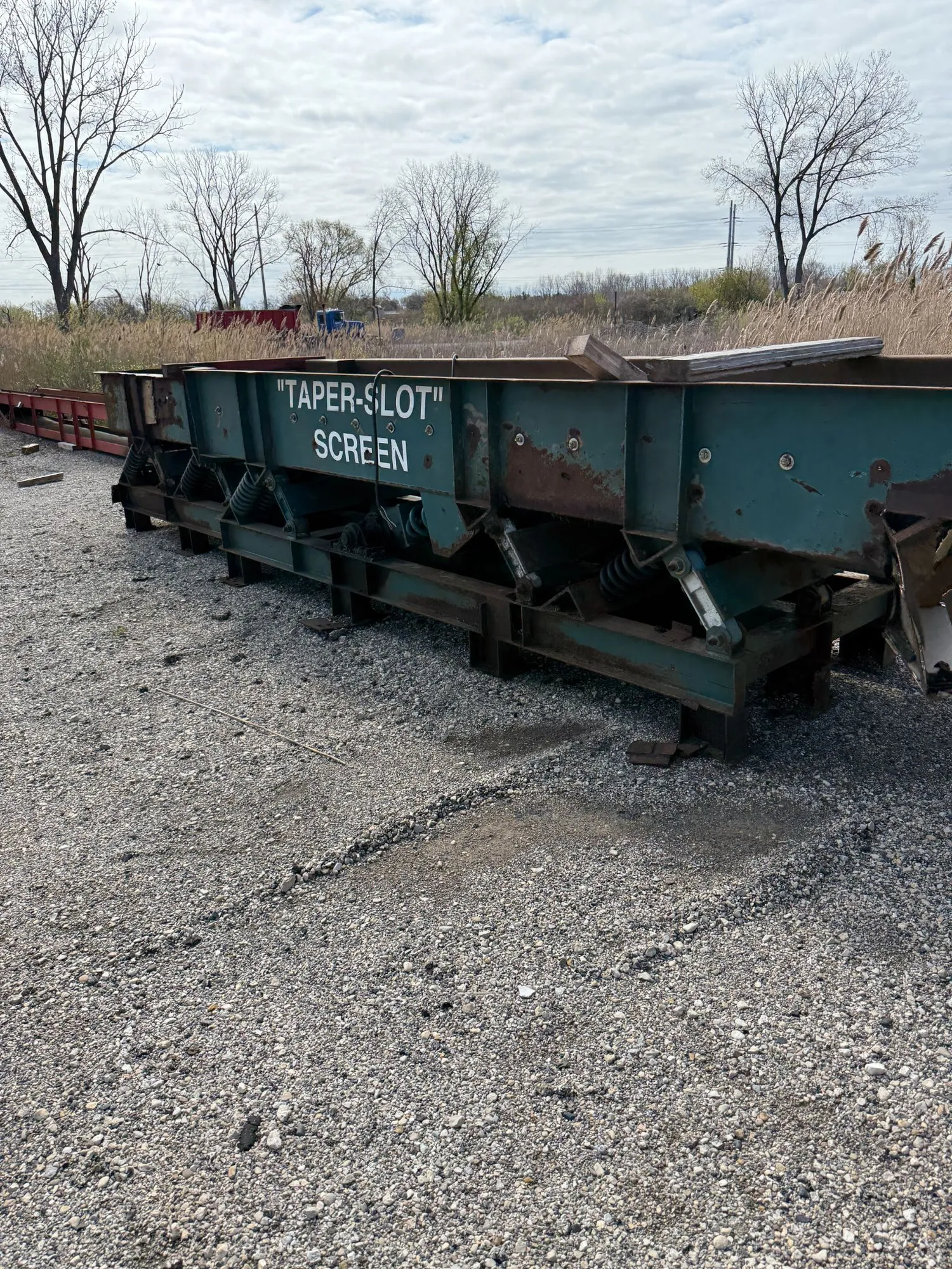 USED ACTION EQUIPMENT VIBRATING