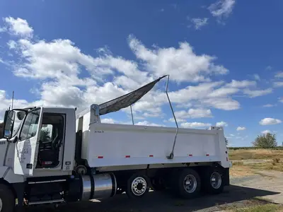 Used 2014 VOLVO VNL42300 Dump trucks California US | Ben Kaplan Equipment #1279509