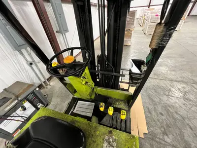 USED 2000 CLARK TM17 TYPE E