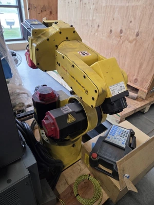 Used 2007 FANUC ARC MATE 100IB/6S 1215-B811 Robots Missouri US | Revelation Machinery #874565