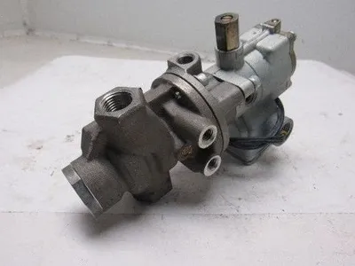 Parker N35054004  3-Way Solenoid Valve 140PSI 1/2" NPT 120V Coil