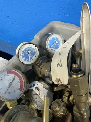 Equipment Co, Harris, Victoria Equipment  Pressure Gauges