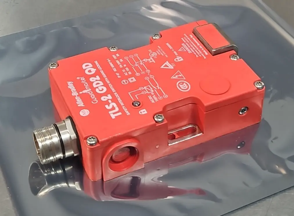 Allen-Bradley 440G-T27240 Ser D GuardMaster Safety Switch Loc5D15