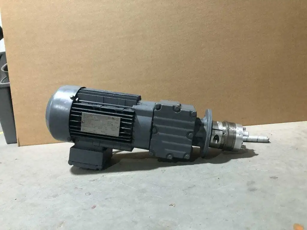 Sew-Eurodrive RF17DT80N4/TH Gearmotor 0.75HP 148RPM 3PH 11.45:1 TEFC