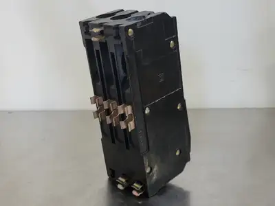 USED SQUARE D Q1390