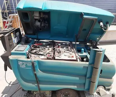 USED TENNANT 5700