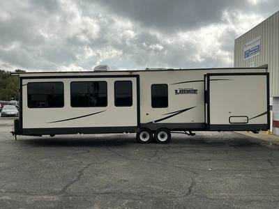 Used 2017 WILDWOOD LODGE 394FKDS Campers, Caravans, Motorhomes Michigan US | Miedema Asset Management Group #1402838