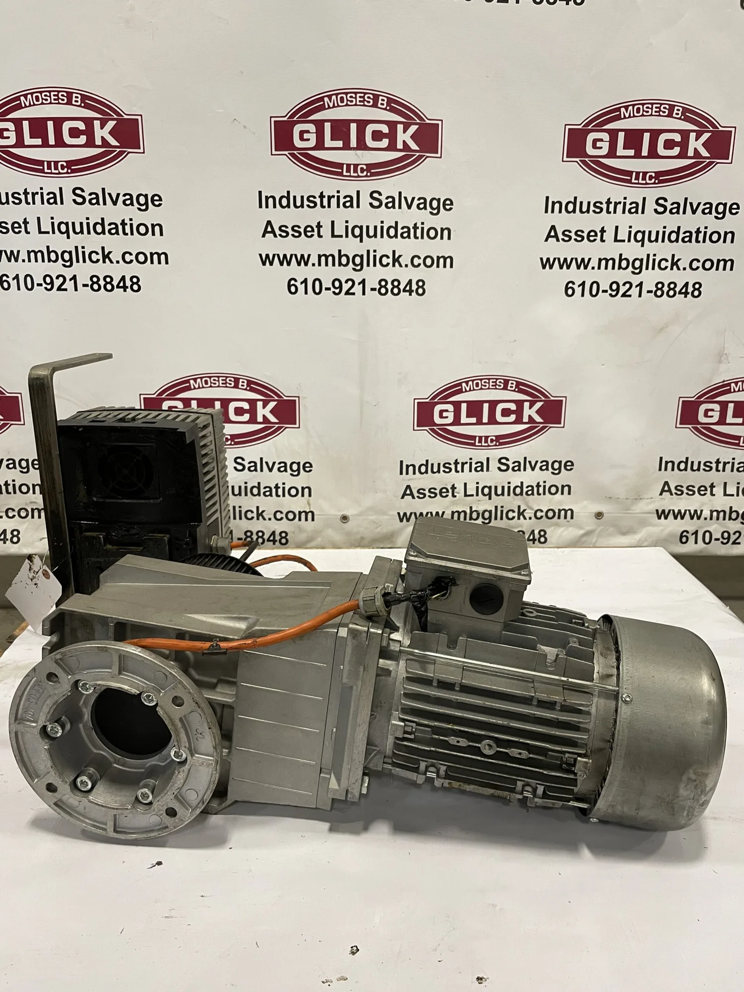 Lenze GKR06-2M VAK 100C32 Gearmotor with 8200 Motec 13346321 Inverter 3PH
