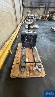 USED Crown Crown Pallet Runner, Model WP3035-45, 4500#