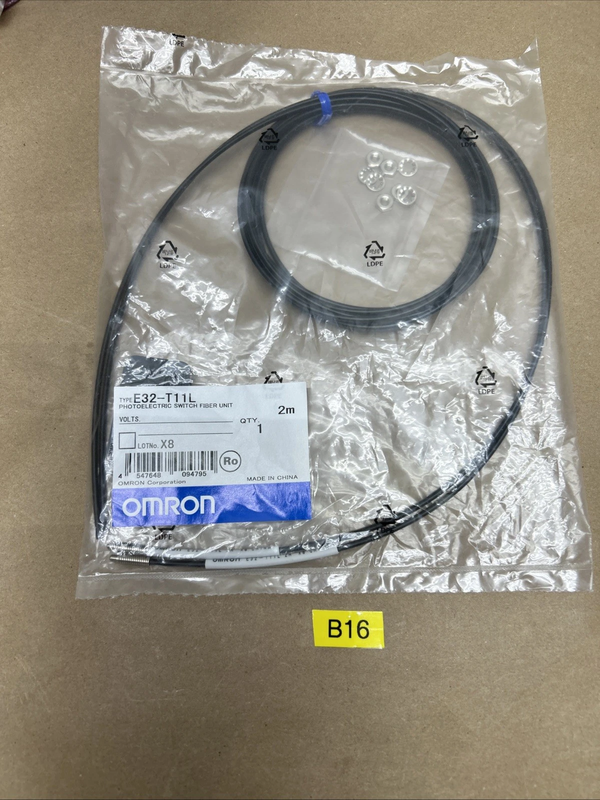NEW Omron E32-T11L-2M