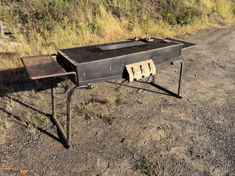 Used CUSTOM BUILT 1 OF A KIND GAS GRILL WITH A WHOPPING 9 BURNERS _UNKNOWN_ Grills & Griddles Michigan US | Miedema Asset Management Group #1483315