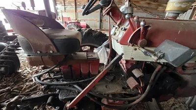 FARMALL 560 Tractor | Iron Listing (33)