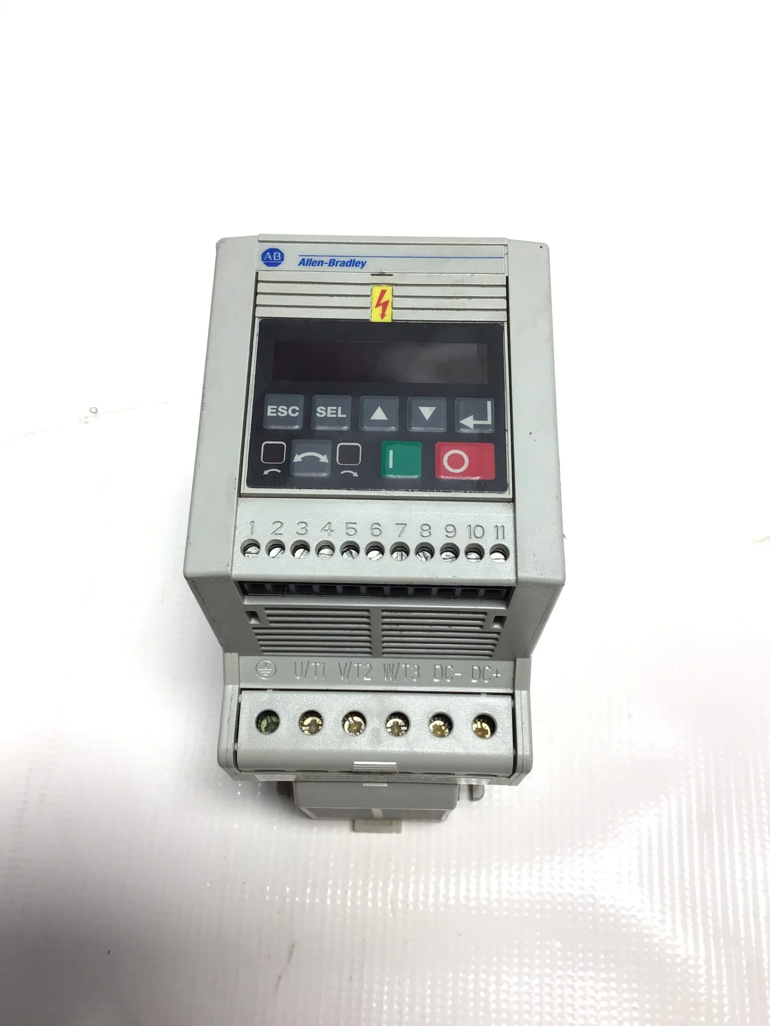 USED Allen-Bradley ⚙️ SERIES C MODEL: BUILT WITH ADVANCED SMART SPEED CONTROL TECHNOLOGY FOR PRECISION AND EFFICIENCY.