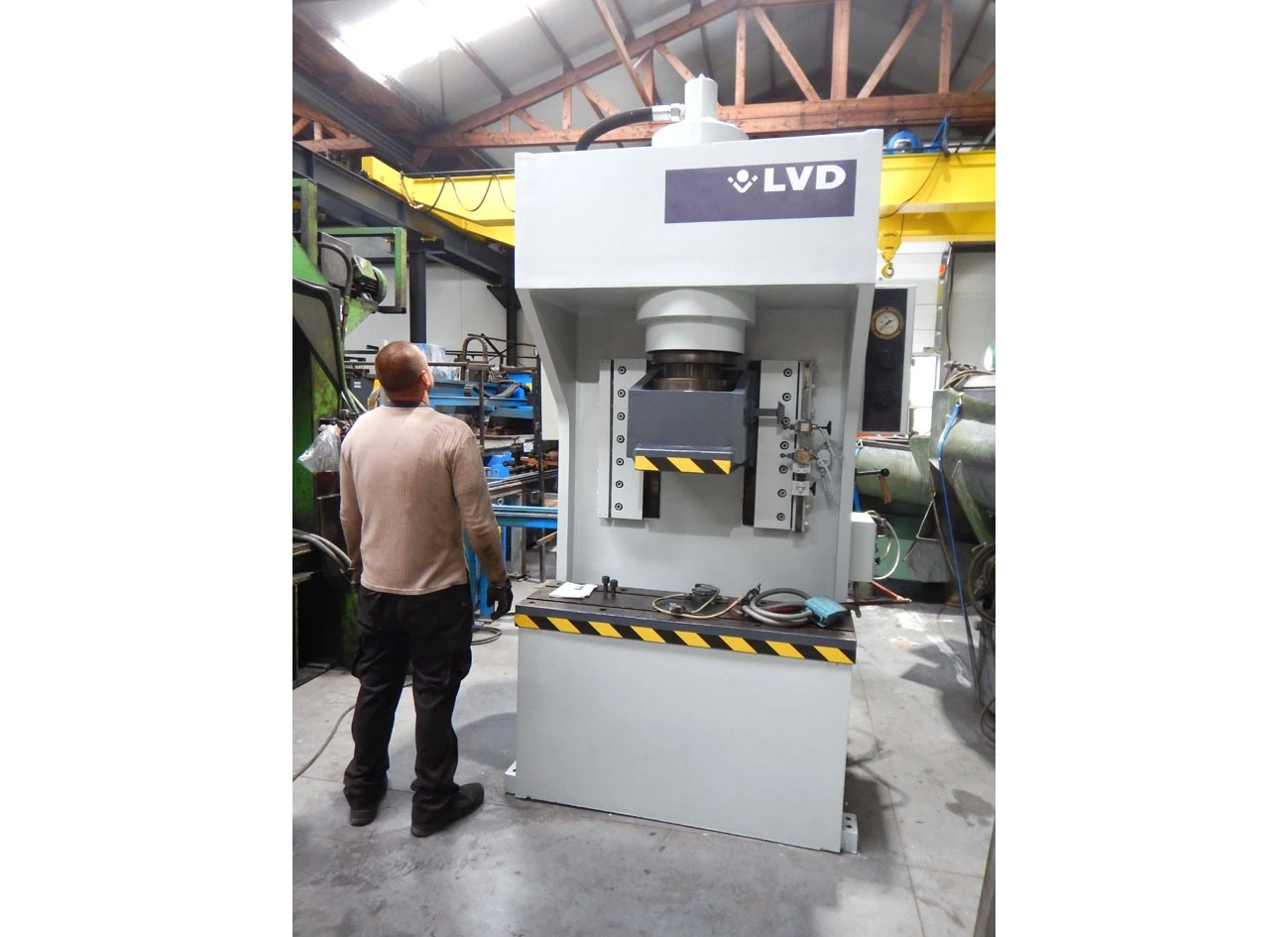 USED LVD 160 TON