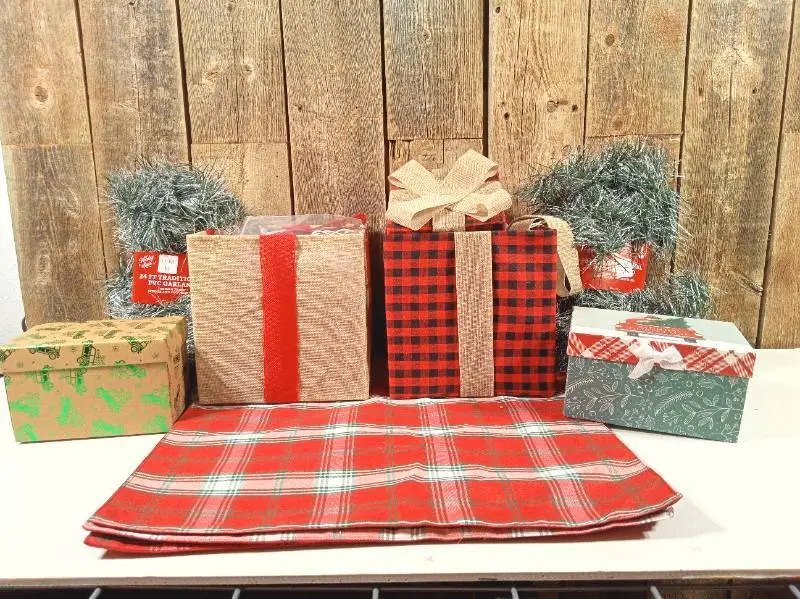 Christmas Decor (garland, 2 light up gift boxes)