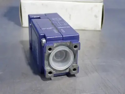 USED TELEMECANIQUE ZCKJ11DSAH
