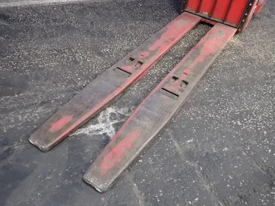 USED THE RAYMOND CORPORATION 8410