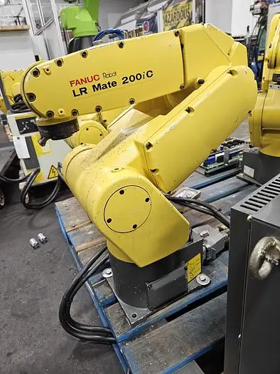Used 2010 FANUC LR MATE 200IC Robots Ohio US | Six Axis Solutions #397799