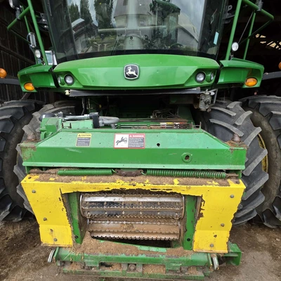 JOHN DEERE 8800 chopper | Iron Listing (14)