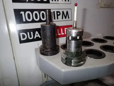 USED 2004 HAAS EC300