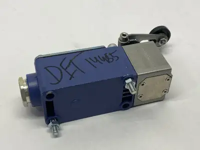 XC2JC | Telemecanique  Roller Lever Limit Switch 3A 240V - New Other