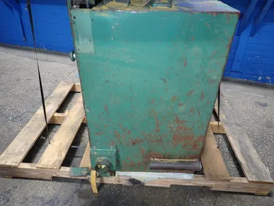 19" Throat Vertical Band Saw