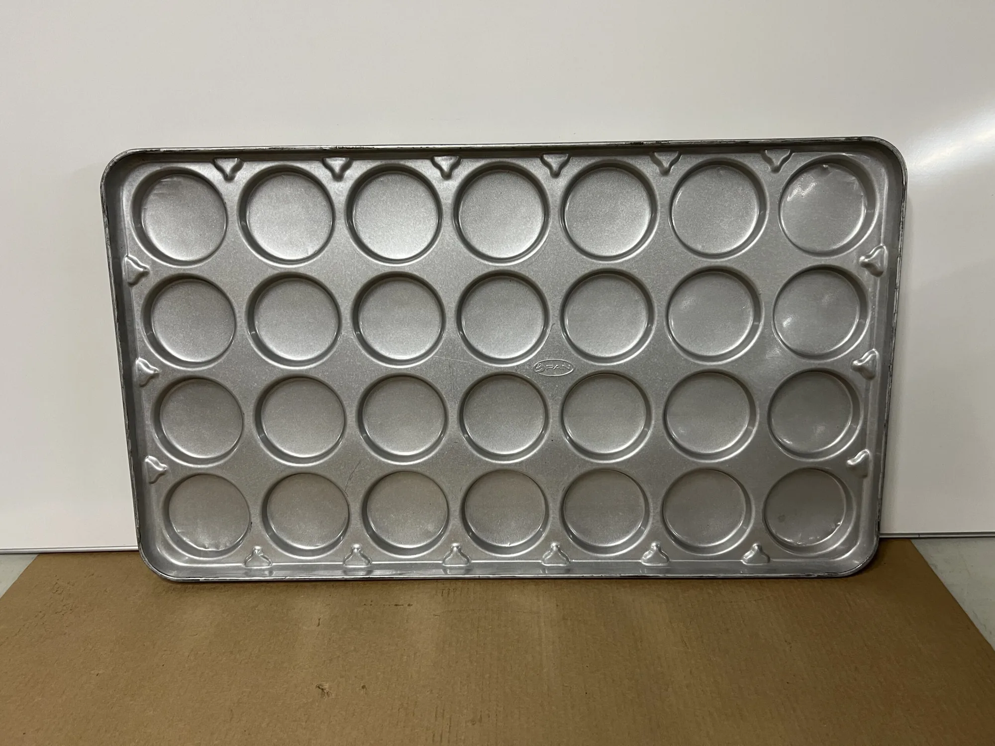American Pan 4.5″ Hamburger Bun Pans