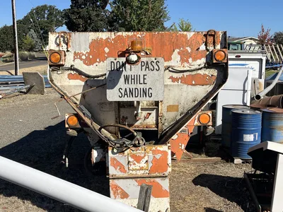 Used _UNKNOWN_ _UNKNOWN_ Dry Spreaders Oregon US | KNM Equipment Sales & Service #1363644