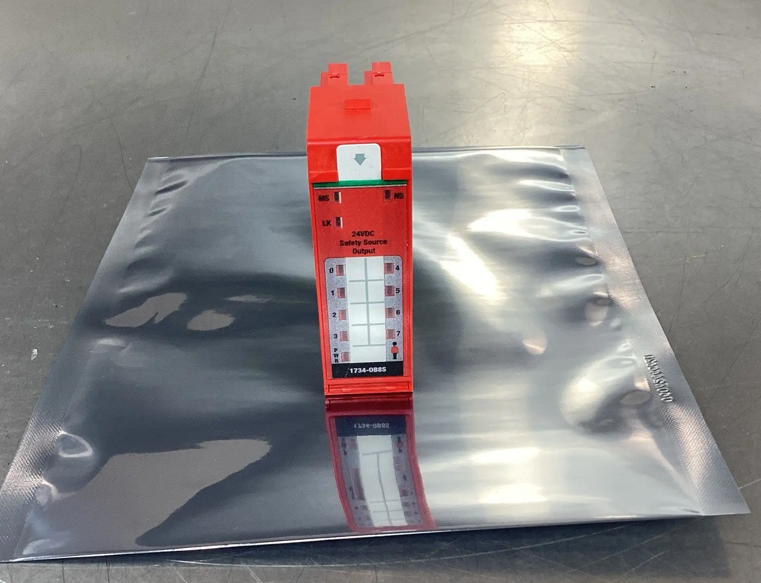 Used Allen-Bradley 1734-OB8S/B Point I/O Safety Output Module PLC Input & Output | Palmetto Automation #1150592