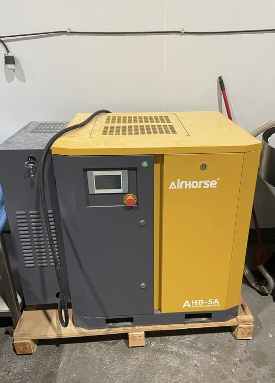 Used 5 HP Airhorse air compressor Rotary Screw & Sliding Vane Air Compressors British Columbia CA | Elite Machine #1300152